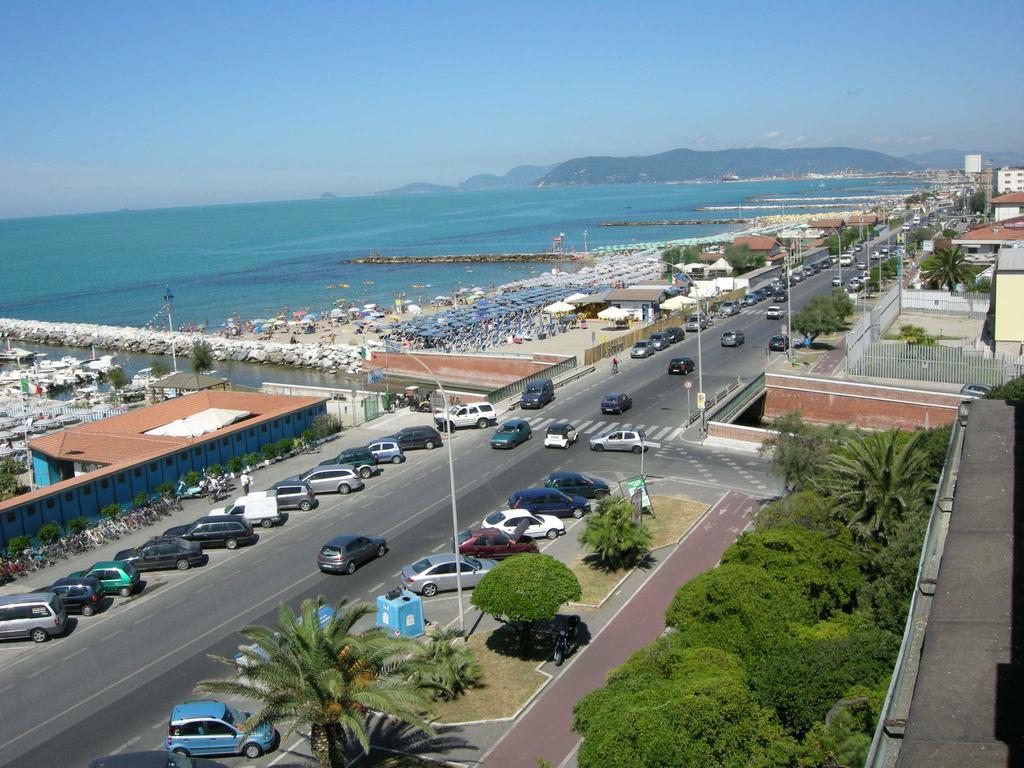 Comfort Beach House Marina di Massa Habitación foto
