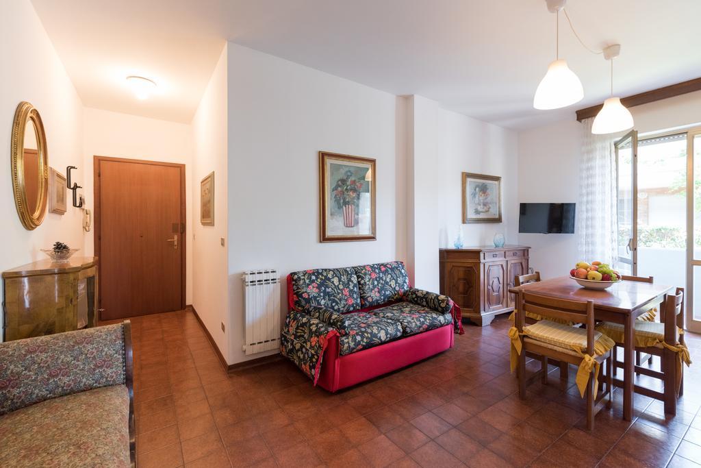 Comfort Beach House Marina di Massa Exterior foto