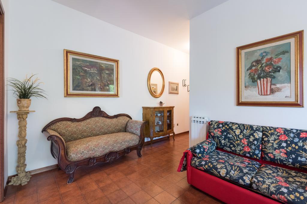 Comfort Beach House Marina di Massa Exterior foto